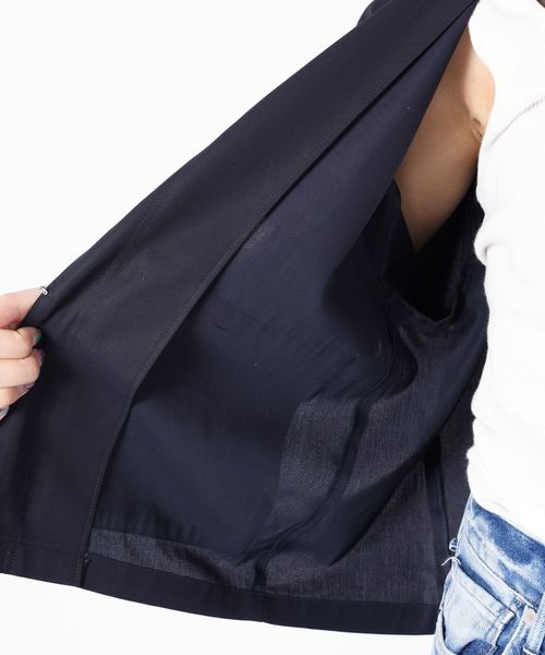 SHIPS(シップス)の「コットンVネック羽織りブルゾン◇(ブルゾン・レディース・ベージュ/ネイビー/スカイブルー・ONE SIZE)」の4枚目の写真
