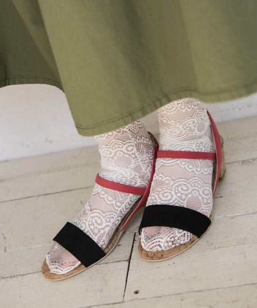 OLIVE des OLIVE(オリーブデオリーブ)の「配色サンダル(サンダル・レディース・ピンク/イエロー/ブラック・SMALL/LARGE/MEDIUM)」の2枚目の写真