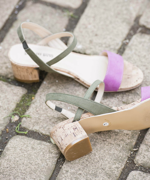 OLIVE des OLIVE(オリーブデオリーブ)の「配色サンダル(サンダル・レディース・ピンク/イエロー/ブラック・SMALL/LARGE/MEDIUM)」の4枚目の写真