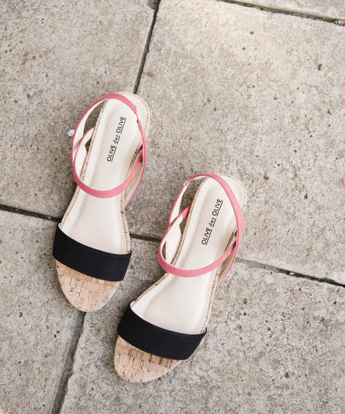 OLIVE des OLIVE(オリーブデオリーブ)の「配色サンダル(サンダル・レディース・ピンク/イエロー/ブラック・SMALL/LARGE/MEDIUM)」の6枚目の写真