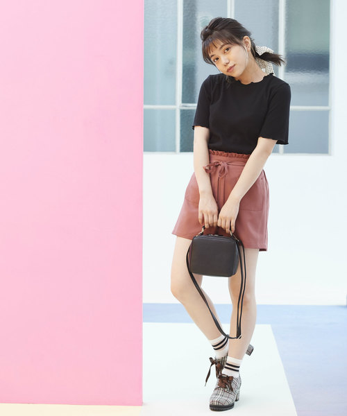 OLIVE des OLIVE（オリーブデオリーブ）の「チビハイネックプルオーバー（Tシャツ/カットソー・レディース・ブラック/オフホワイト/ピンク/イエロー/キャメル/ワイン・FREE）」の21枚目の写真