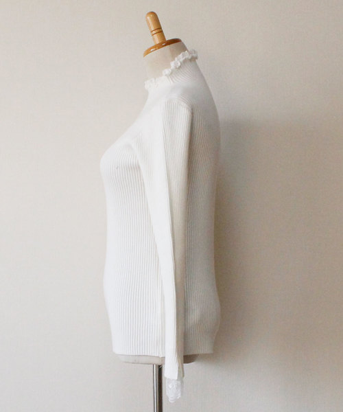 Sawa a la mode（サワアラモード）の「フリル襟と袖先レースのリブニットトップス（ニット/セーター・レディース・ホワイト・FREE）」の14枚目の写真