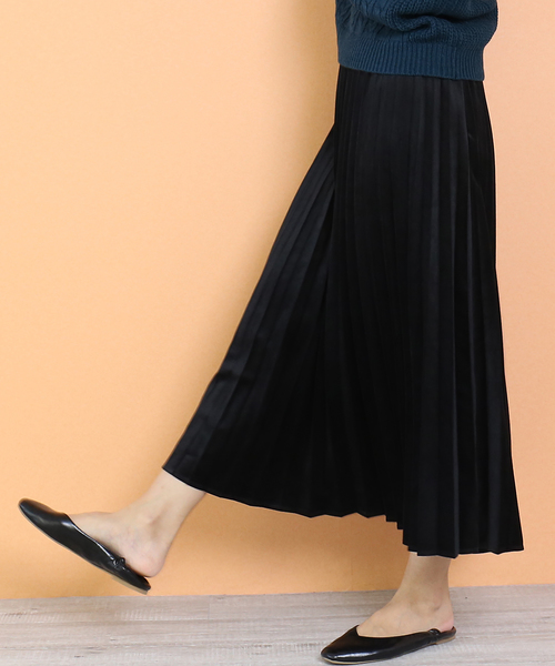 CHARM BERRY TIC（チャームベリーチック）の「スエードタッチ　アコーディオンプリーツスカート（スカート・レディース・ブラック/ベージュ/カーキ/キャメル・M/L）」の2枚目の写真