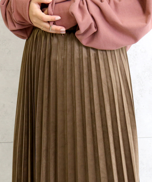 CHARM BERRY TIC（チャームベリーチック）の「スエードタッチ　アコーディオンプリーツスカート（スカート・レディース・ブラック/ベージュ/カーキ/キャメル・M/L）」の8枚目の写真