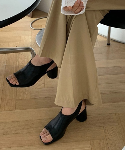 chuclla(チュクラ)の「【chuclla】Cylindrical-heel sandal sb-6 chs15(サンダル・レディース・ライトイエロー/ブラック/ホワイト/ブラウン/ライトベージュ/モカ・38/39/36/37/40)」の2枚目の写真
