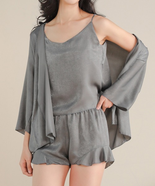 DAY CLOSET（デイ クローゼット）の「レディース さらツヤ大人っぽキャミトップス+フリルパンツ+ガウン ルームウェア3点セットアップ（ルームウェア/パジャマ・レディース・ダークグレー/ベージュ/ブルー/グリーン系その他/パープル/ブラック/ピンク/ライトピンク/ワインレッド/グレー・ONE SIZE）」の4枚目の写真