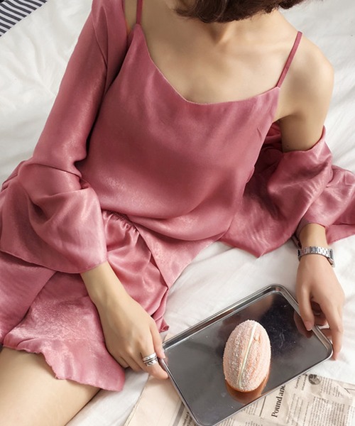 DAY CLOSET（デイ クローゼット）の「レディース さらツヤ大人っぽキャミトップス+フリルパンツ+ガウン ルームウェア3点セットアップ（ルームウェア/パジャマ・レディース・ダークグレー/ベージュ/ブルー/グリーン系その他/パープル/ブラック/ピンク/ライトピンク/ワインレッド/グレー・ONE SIZE）」の16枚目の写真