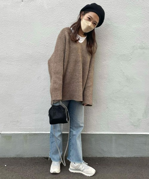 ベージュ オーバーサイズ ニットセーター ANDJ（アンドジェイ）の「【ANDJ MADE】Vネックオーバーサイズ