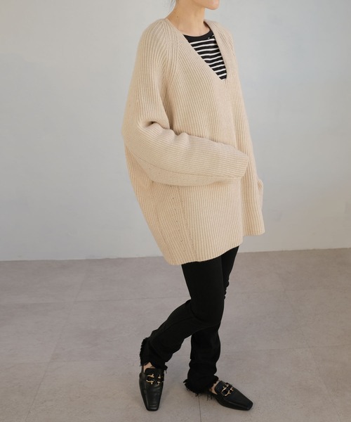 ANDJ（アンドジェイ）の「【ANDJ MADE】Vネックオーバーサイズ