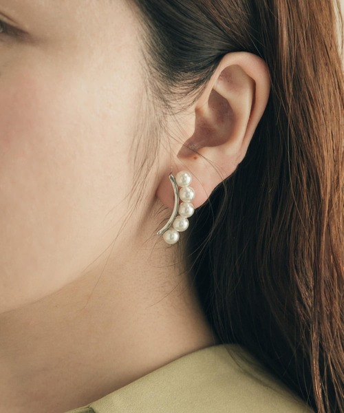 SMELLY(スメリー)の「パールナラビアシメピアス(ピアス(両耳用)・レディース・シルバー系その他・-)」の1枚目の写真