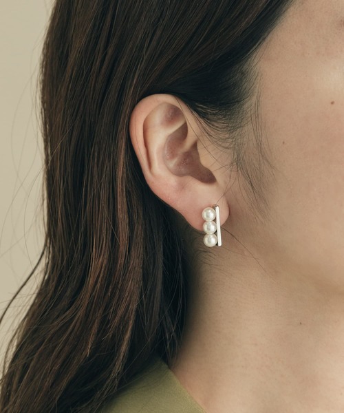 SMELLY(スメリー)の「パールナラビアシメピアス(ピアス(両耳用)・レディース・シルバー系その他・-)」の3枚目の写真