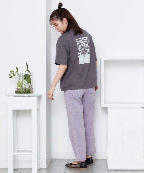 POU DOU DOU（プードゥドゥ）の「フラワーベースプリントゆるTee（Tシャツ/カットソー・レディース・オフホワイト/ダークグレー/ブルー・3）」の10枚目の写真