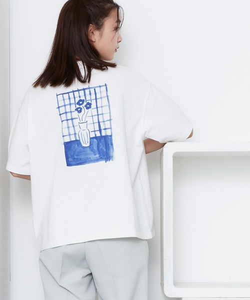 POU DOU DOU（プードゥドゥ）の「フラワーベースプリントゆるTee（Tシャツ/カットソー・レディース・オフホワイト/ダークグレー/ブルー・3）」の21枚目の写真