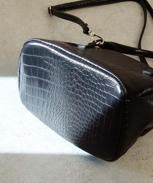 Chillfar（チルファー）の「2wayクロコ柄フェイクレザーハンドバッグ/ショルダーバッグ（ハンドバッグ・レディース・ブラック/グレー/ピンク・FREE）」の11枚目の写真