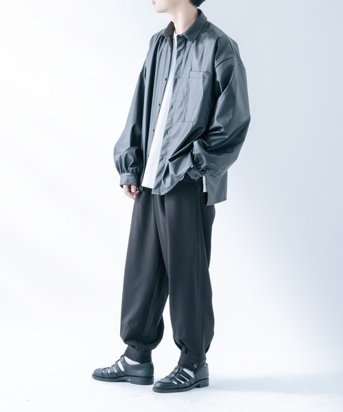 epnok（エプノック）の「シンセティックレザールーズシャツ（シャツ/ブラウス・メンズ・ブラック・MEDIUM/SMALL/LARGE）」の3枚目の写真