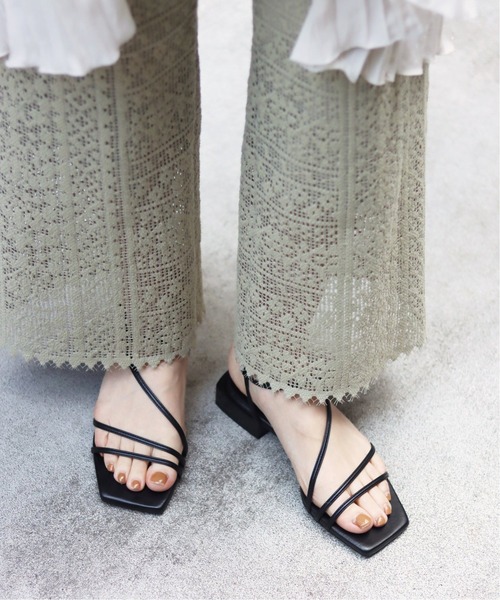 LE TALON(ルタロン)の「GRISE 2.5cmアシメストラップサンダル◆(サンダル・レディース・ホワイト/ベージュ/イエロー/ブラック系その他・SMALL/MEDIUM/LARGE/X-LARGE)」の3枚目の写真