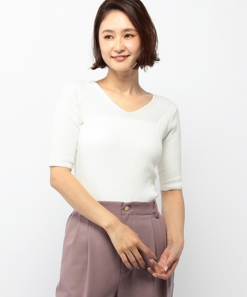 MEW'S REFINED CLOTHES（ミューズリファインドクローズ）の「Vネックリブ5分袖ニット（ニット/セーター・レディース・ピンク/ベージュ/ブラック/モカ/ブルー系その他/ホワイト・MEDIUM）」の2枚目の写真