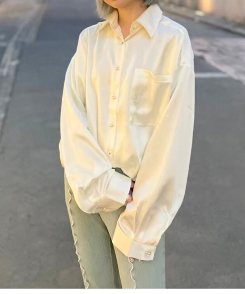 Ctr1（コントロール）の「Ctr1/コントロール/サテンシャツ（シャツ/ブラウス・レディース・オフホワイト/ベージュ・FREE）」の2枚目の写真