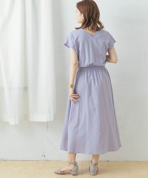 URBAN RESEARCH ROSSO WOMEN（アーバンリサーチ　ロッソ）の「UR GREEN Vネックギャザーワンピース（ワンピース・レディース・チャコールグレー/イエロー/パープル系その他・FREE）」の8枚目の写真