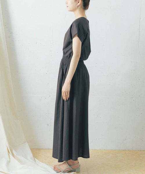 URBAN RESEARCH ROSSO WOMEN（アーバンリサーチ　ロッソ）の「UR GREEN Vネックギャザーワンピース（ワンピース・レディース・チャコールグレー/イエロー/パープル系その他・FREE）」の16枚目の写真