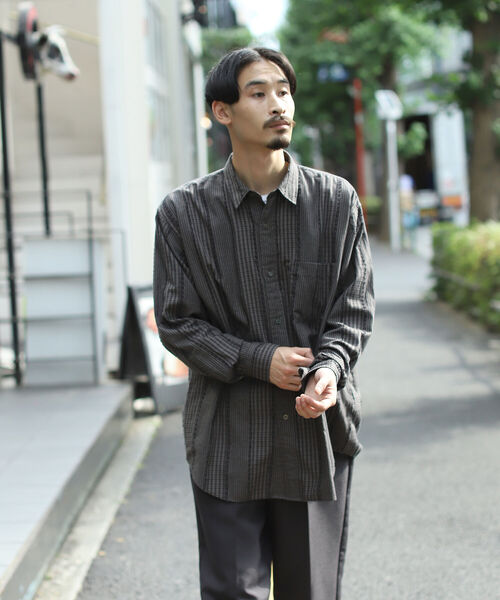 BEAMS(ビームス)の「BEAMS / カット ドビー チェック イージー シャツ(シャツ/ブラウス・メンズ・ブラック/ブラウン・SMALL/MEDIUM/X-LARGE/LARGE)」の1枚目の写真