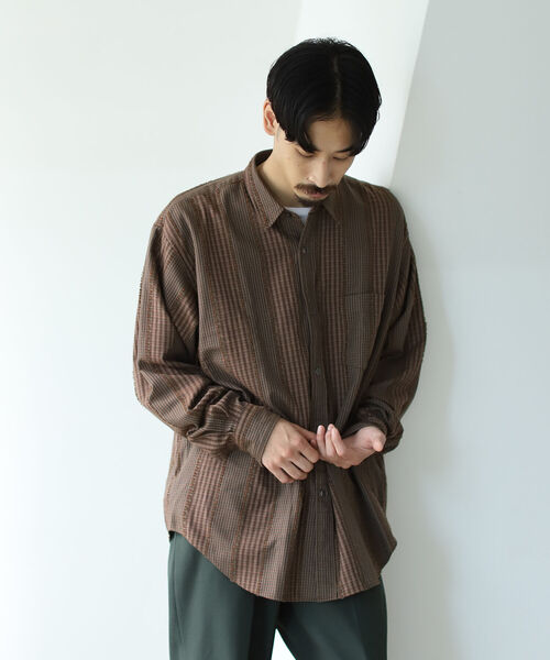 BEAMS(ビームス)の「BEAMS / カット ドビー チェック イージー シャツ(シャツ/ブラウス・メンズ・ブラック/ブラウン・SMALL/MEDIUM/X-LARGE/LARGE)」の4枚目の写真