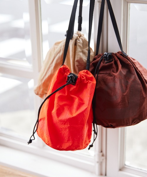 mysty woman（ミスティウーマン）の「PONY巾着ミニバッグ 215425（ハンドバッグ・レディース・ベージュ/ブラウン/オレンジ・FREE）」の15枚目の写真