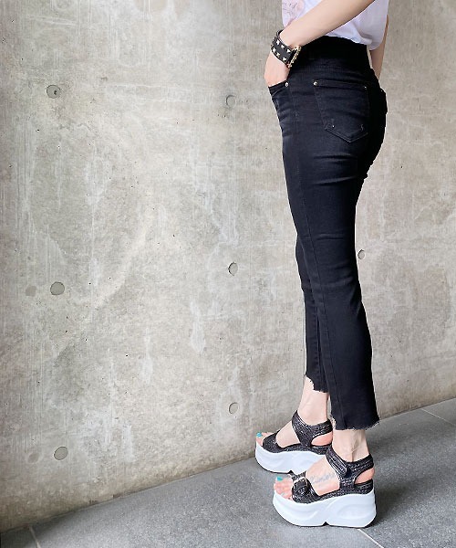 Desert　Rose（デザートローズ）の「【Praia/プライア】アンクルスキニーデニム（デニムパンツ・レディース・ブラック・MEDIUM/SMALL）」の9枚目の写真