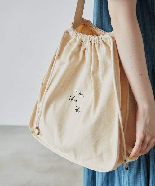 idem(イデム)の「idem tote bag/巾着トートバッグ(ショルダーバッグ・レディース・アイボリー・FREE)」の5枚目の写真