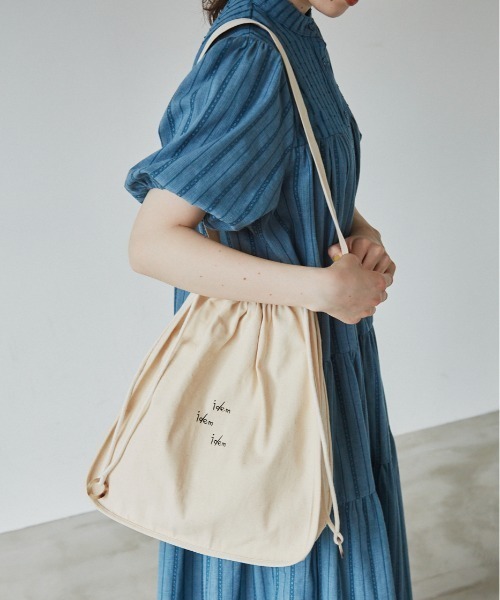 idem(イデム)の「idem tote bag/巾着トートバッグ(ショルダーバッグ・レディース・アイボリー・FREE)」の8枚目の写真