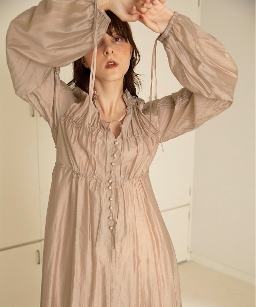 mangata(モンガータ)の「Sheer gather onepiece(ワンピース・レディース・ベージュ/ピンクベージュ・FREE)」の2枚目の写真