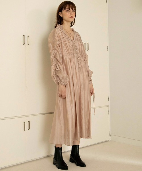 mangata(モンガータ)の「Sheer gather onepiece(ワンピース・レディース・ベージュ/ピンクベージュ・FREE)」の3枚目の写真