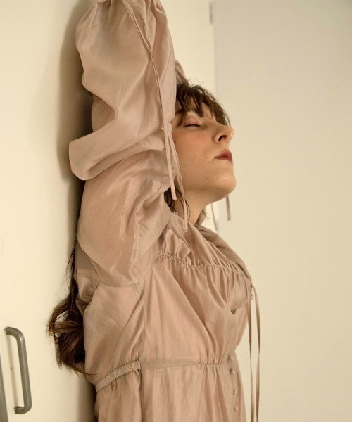 mangata(モンガータ)の「Sheer gather onepiece(ワンピース・レディース・ベージュ/ピンクベージュ・FREE)」の21枚目の写真