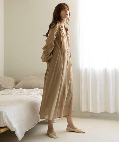 mangata(モンガータ)の「Sheer gather onepiece(ワンピース・レディース・ベージュ/ピンクベージュ・FREE)」の13枚目の写真