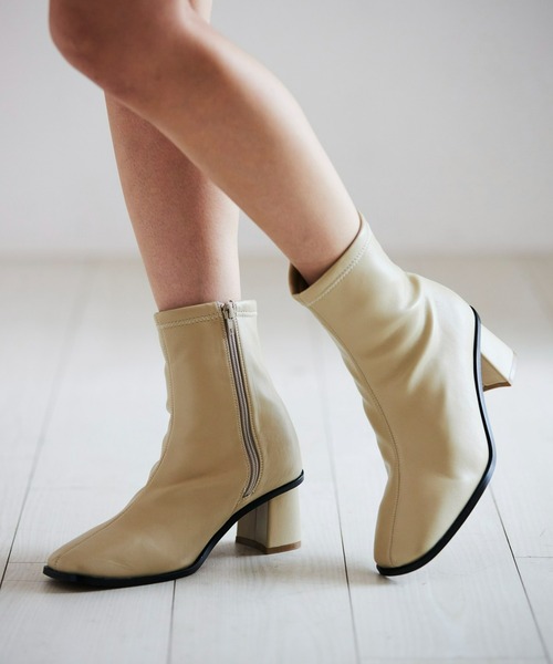 Fabby fabby（ファビィーファビィー）の「ストレッチアンクルショートブーツ（ブーツ・レディース・ベージュ/アイボリー/ブラック/オフホワイト・LARGE/MEDIUM/SMALL）」の4枚目の写真
