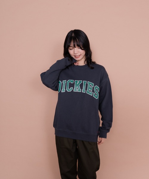 Dickies（ディッキーズ）の「【Dickies / ディッキーズ】 裏毛ビッグロゴプリントクルートレーナー /スウェット（スウェット・メンズ・ダークベージュ/ブルー/チャコールグレー・MEDIUM/LARGE/X-LARGE）」の2枚目の写真