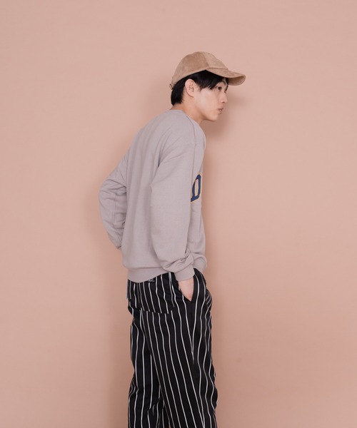 Dickies（ディッキーズ）の「【Dickies / ディッキーズ】 裏毛ビッグロゴプリントクルートレーナー /スウェット（スウェット・メンズ・ダークベージュ/ブルー/チャコールグレー・MEDIUM/LARGE/X-LARGE）」の4枚目の写真