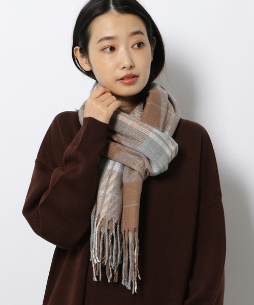 LAKOLE(ラコレ)の「アソートチェック柄マフラー / 955994(マフラー・レディース・オフホワイト/ベージュ/ブラウン/マスタード/ブルー/オレンジ・FREE)」の3枚目の写真
