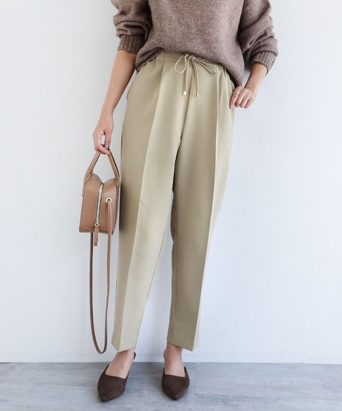 andme（アンドミー）の「ストレッチドローストリングテーパードパンツ（スラックス・レディース・ブラック/ネイビー/オフホワイト/カーキ/ライトブラウン/ライトベージュ/テラコッタ/ブルーグリーン/ローズ/ライトグレー/ライトオリーブ・S/M/L）」の8枚目の写真