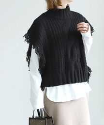 ケーブル編みフリンジニットベスト