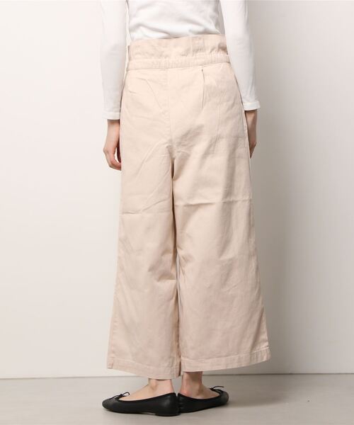 NAVY（ネイビー）の「オーガニックコットン タックストレートワイドパンツ（その他パンツ・レディース・ワンウォッシュ/アイボリー/ブラック・L/M）」の14枚目の写真