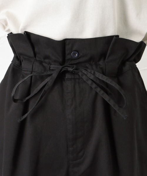 NAVY（ネイビー）の「オーガニックコットン タックストレートワイドパンツ（その他パンツ・レディース・ワンウォッシュ/アイボリー/ブラック・L/M）」の5枚目の写真