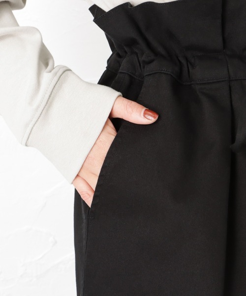 NAVY（ネイビー）の「オーガニックコットン タックストレートワイドパンツ（その他パンツ・レディース・ワンウォッシュ/アイボリー/ブラック・L/M）」の8枚目の写真