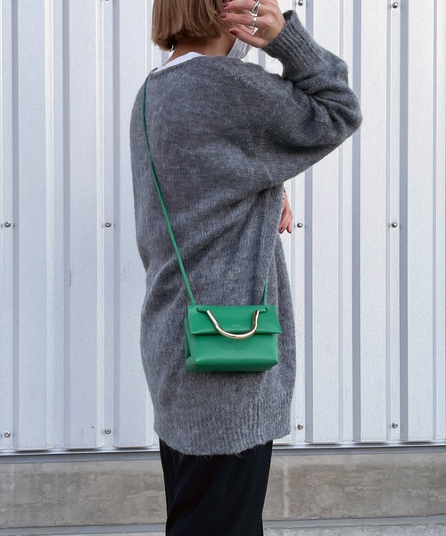 Beau're(ヴュレ)の「BEAURE ヴュレ カウレザー メタルハンドル ミニショルダーバッグ(ショルダーバッグ・レディース・ベージュ/グリーン・FREE)」の9枚目の写真