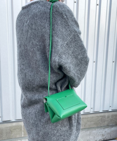 Beau're(ヴュレ)の「BEAURE ヴュレ カウレザー メタルハンドル ミニショルダーバッグ(ショルダーバッグ・レディース・ベージュ/グリーン・FREE)」の16枚目の写真