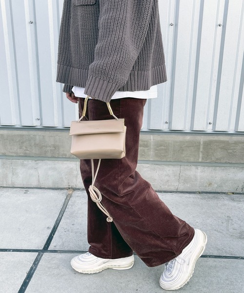 Beau're(ヴュレ)の「BEAURE ヴュレ カウレザー メタルハンドル ミニショルダーバッグ(ショルダーバッグ・レディース・ベージュ/グリーン・FREE)」の11枚目の写真