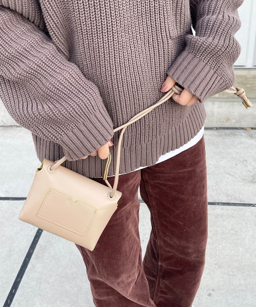 Beau're(ヴュレ)の「BEAURE ヴュレ カウレザー メタルハンドル ミニショルダーバッグ(ショルダーバッグ・レディース・ベージュ/グリーン・FREE)」の17枚目の写真