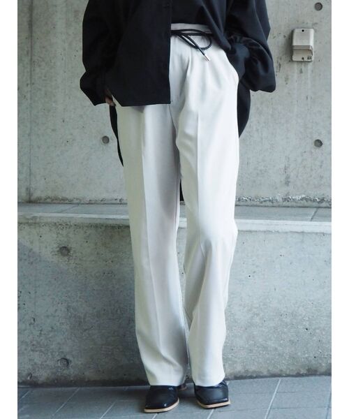 EVRIS（エヴリス）の「コードベルトルーズテーパードパンツ（その他パンツ・レディース・パープル/ブラック/アイボリー・SMALL/MEDIUM）」の2枚目の写真