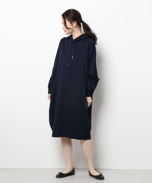 Q（キュー）の「ダンボールニットコクーンワンピース（ワンピース・レディース・ライトベージュ/ネイビー・MEDIUM）」の6枚目の写真