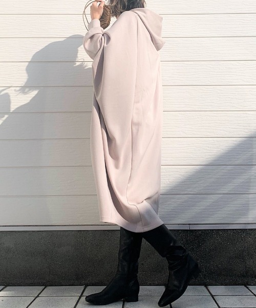 Q（キュー）の「ダンボールニットコクーンワンピース（ワンピース・レディース・ライトベージュ/ネイビー・MEDIUM）」の7枚目の写真